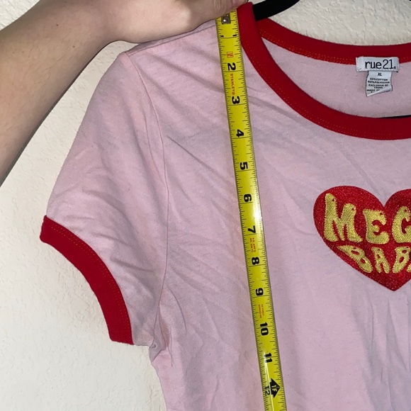 🎱Vintage “Mega Babe” pink baby tee with yellow and red details! - Picture 4 of 8